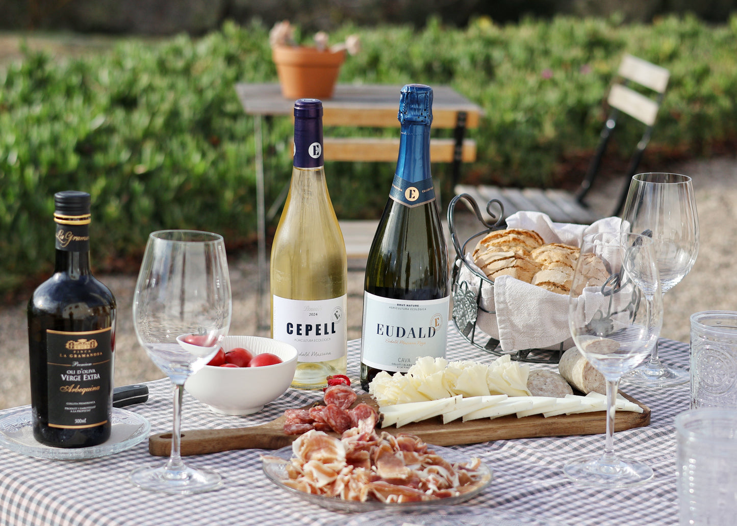 Desayuno y visita la bodega